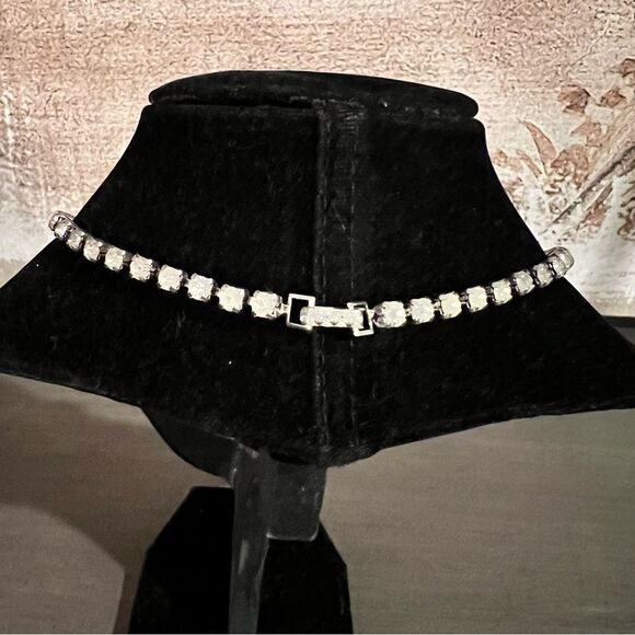 Vintage Rinestone Necklace - Picture 2 of 4